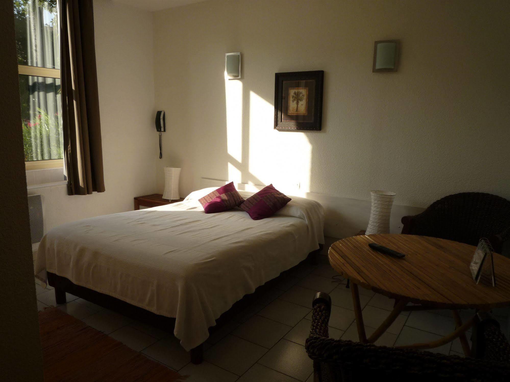 Hotel Les Bellugues Saint-Jean-du-Gard Buitenkant foto